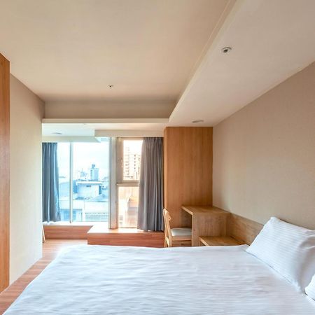 E Lim Hotel Чжунли Экстерьер фото
