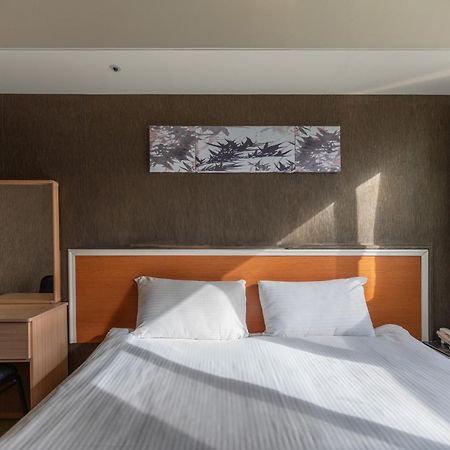 E Lim Hotel Чжунли Экстерьер фото