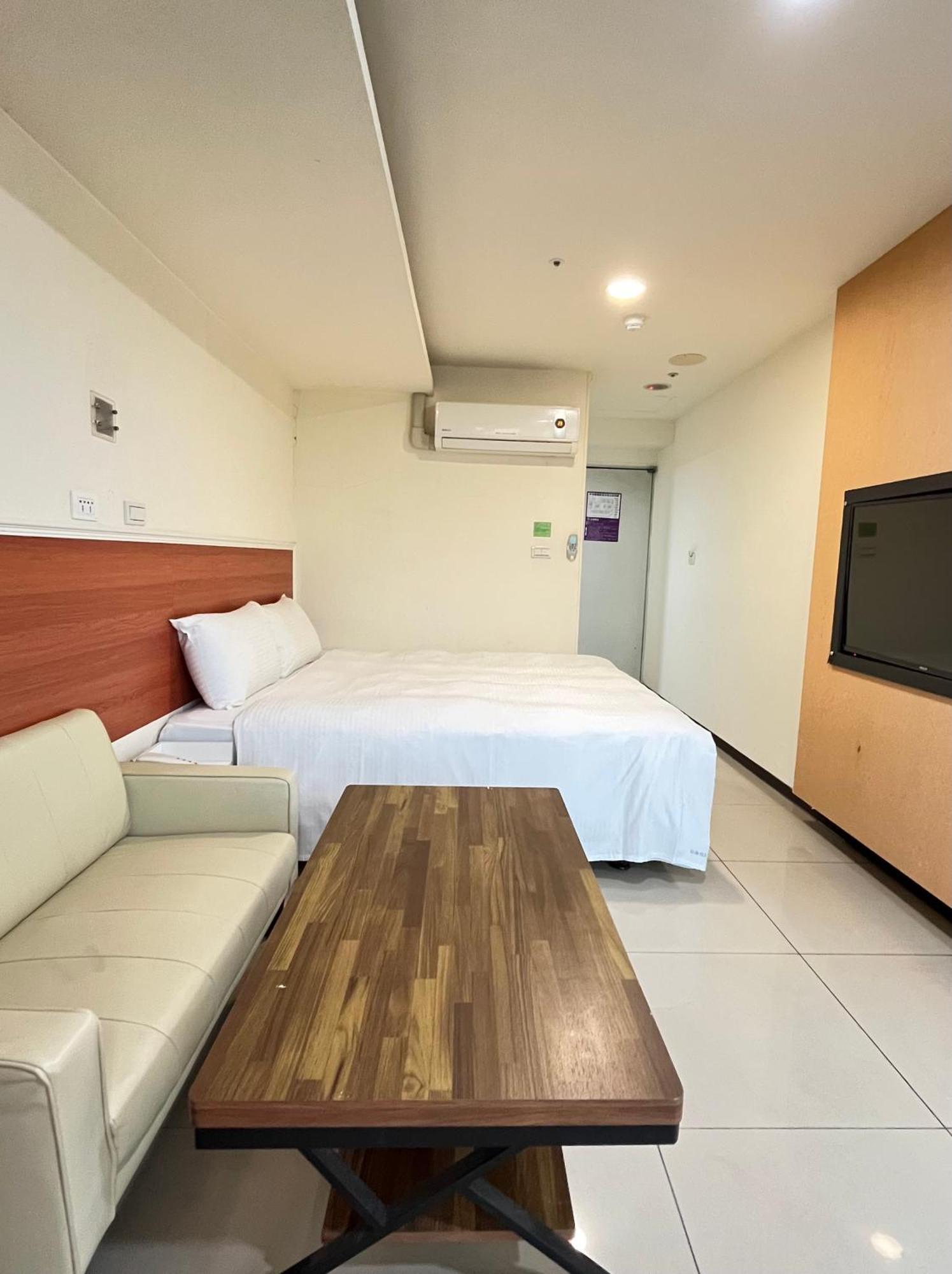 E Lim Hotel Чжунли Экстерьер фото