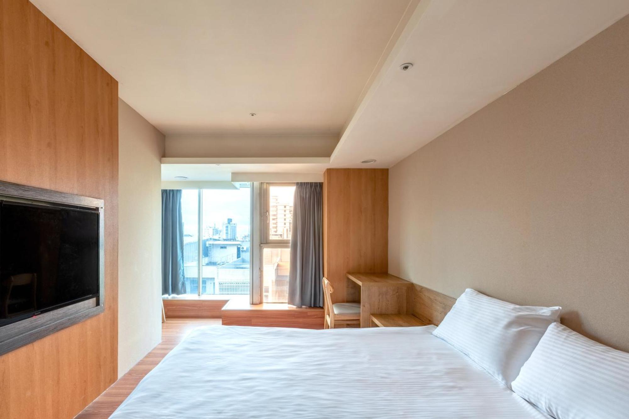 E Lim Hotel Чжунли Экстерьер фото