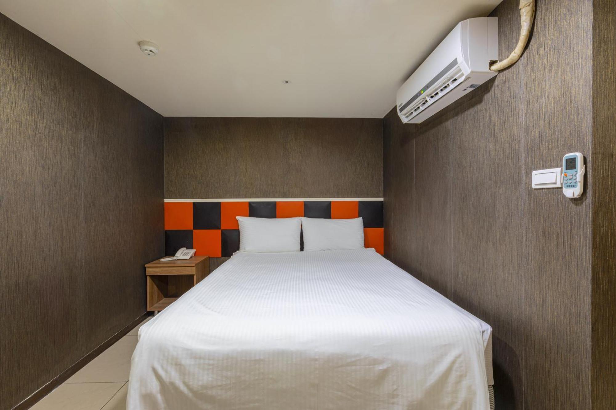 E Lim Hotel Чжунли Номер фото