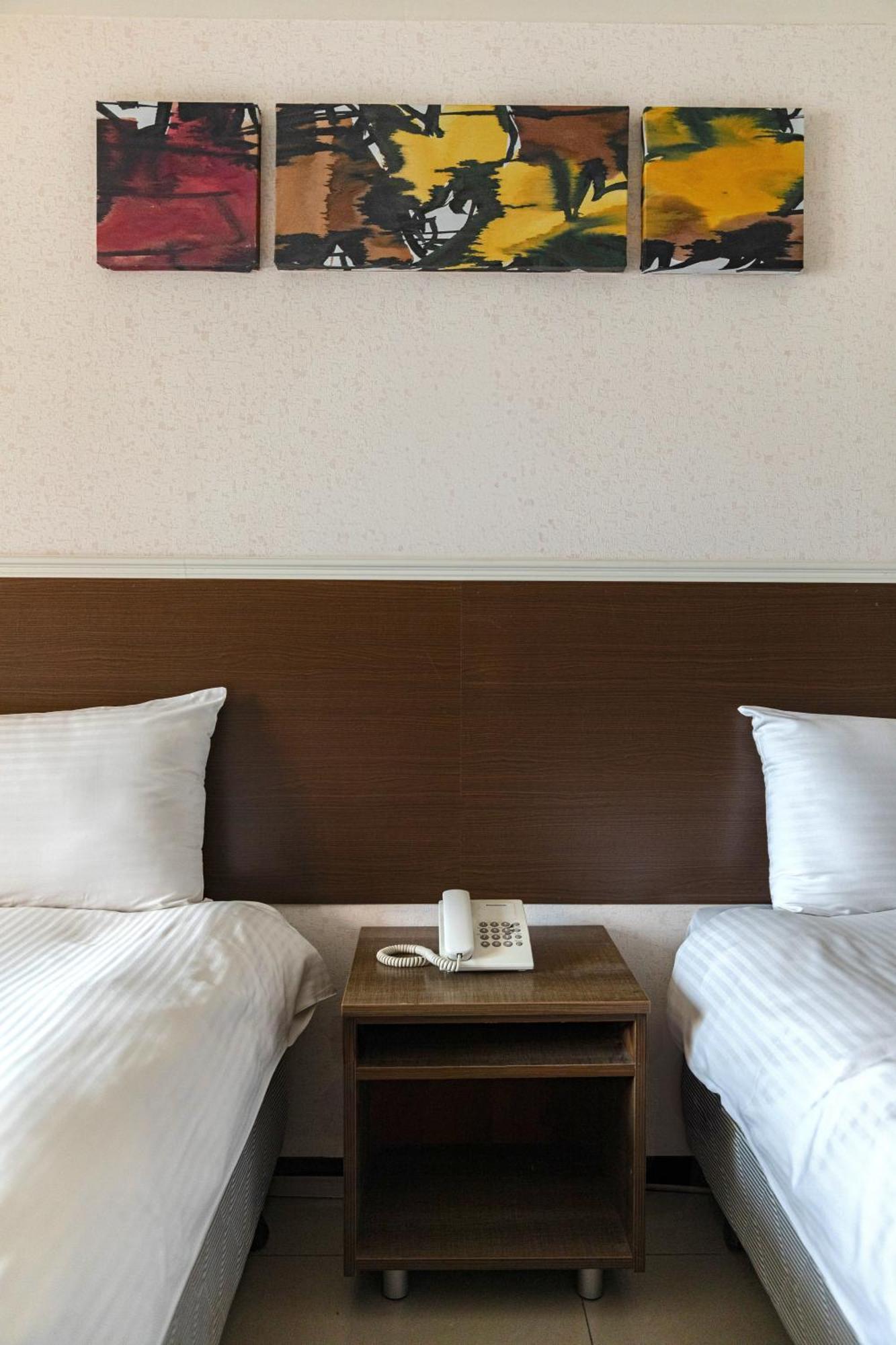 E Lim Hotel Чжунли Экстерьер фото