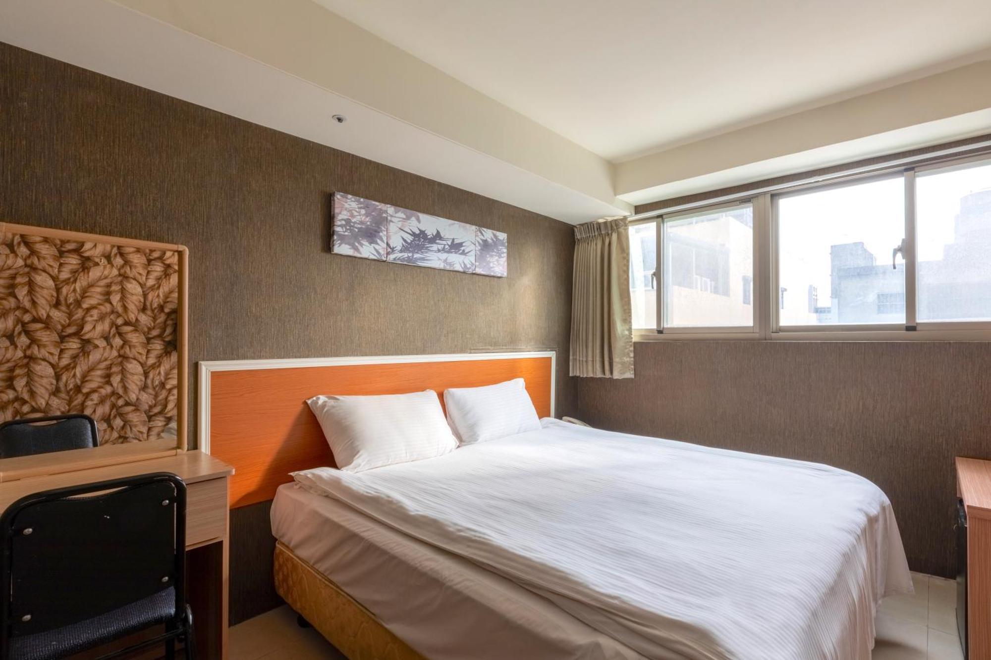 E Lim Hotel Чжунли Экстерьер фото