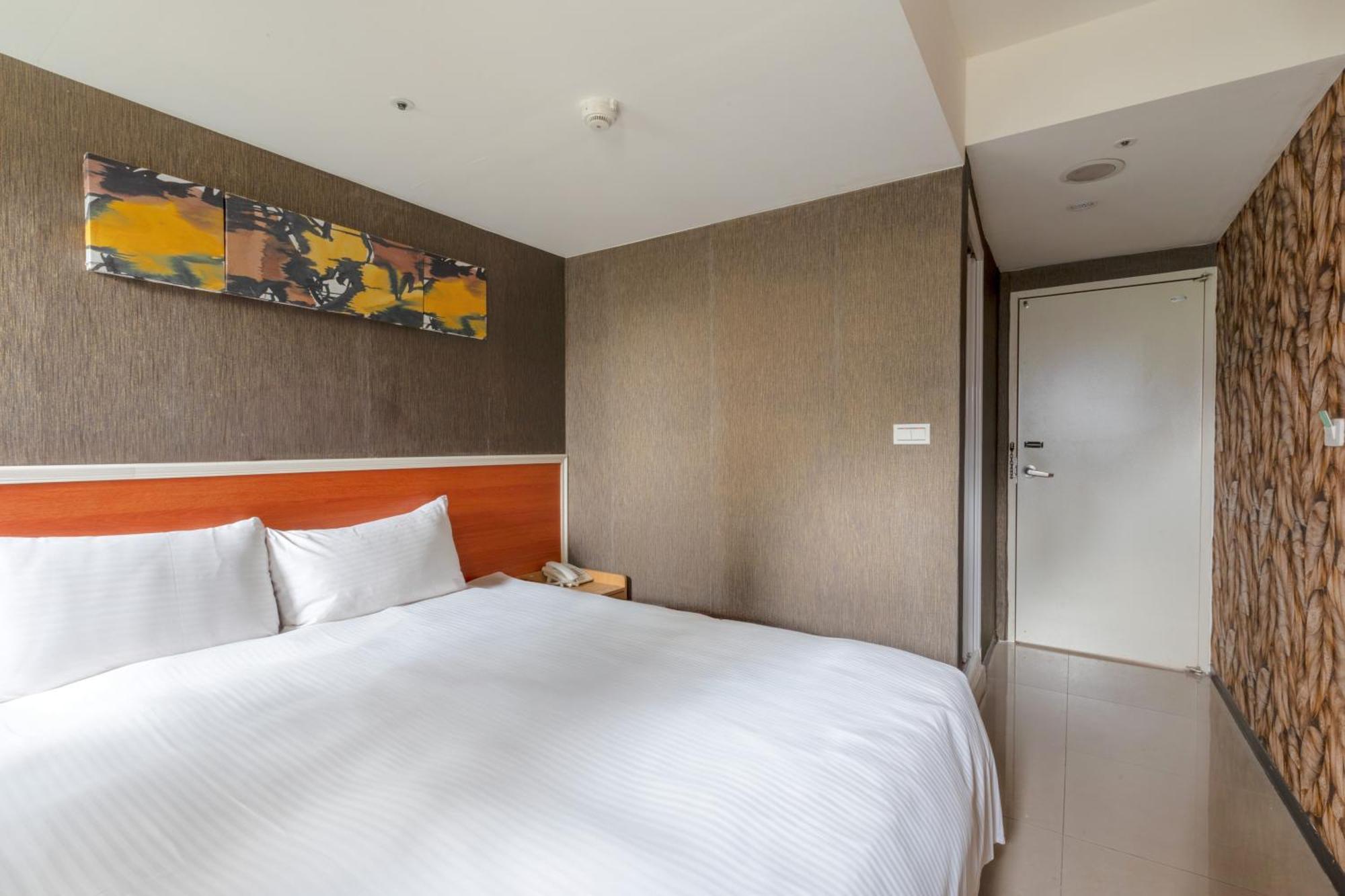 E Lim Hotel Чжунли Экстерьер фото