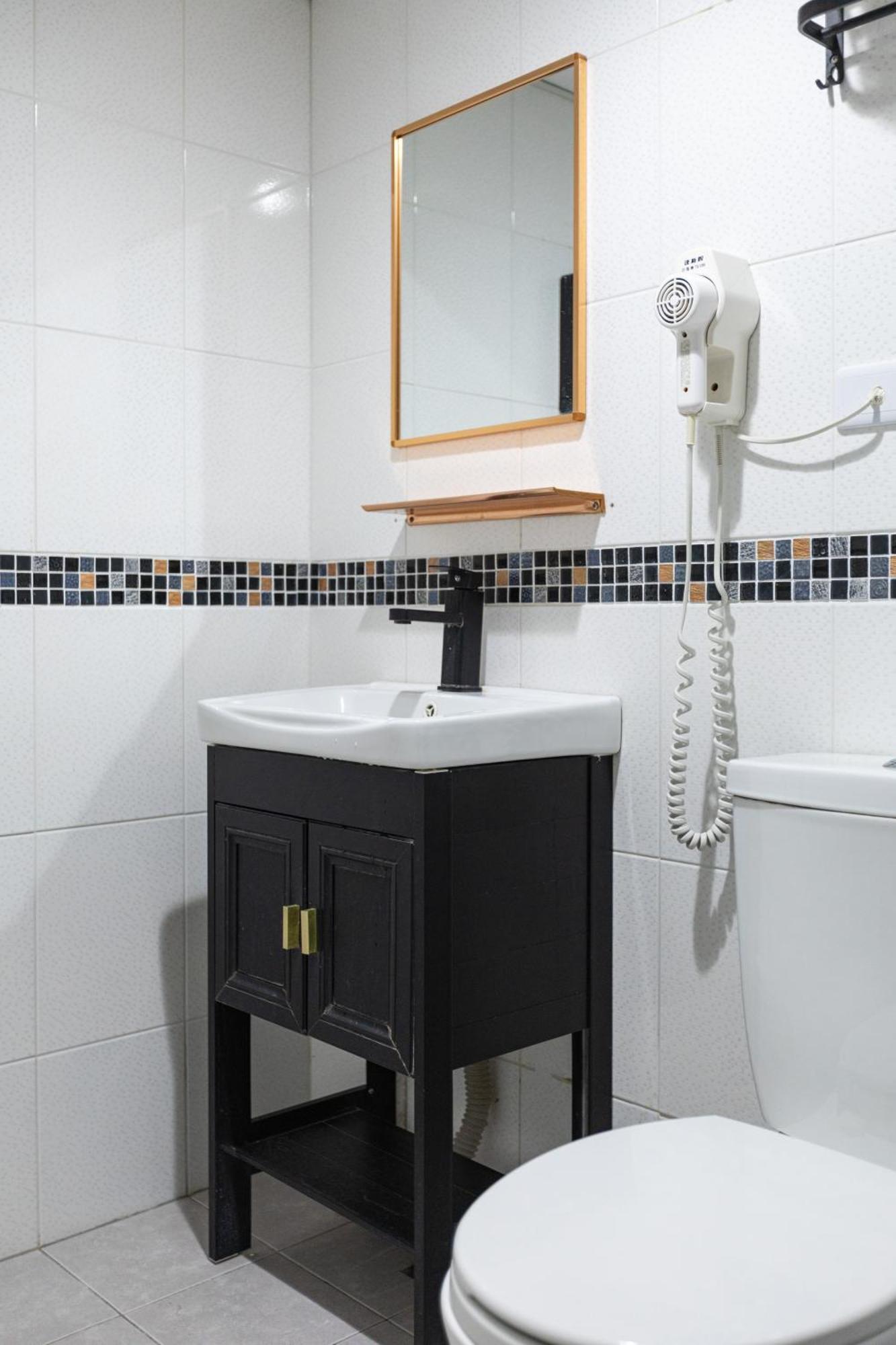 E Lim Hotel Чжунли Номер фото