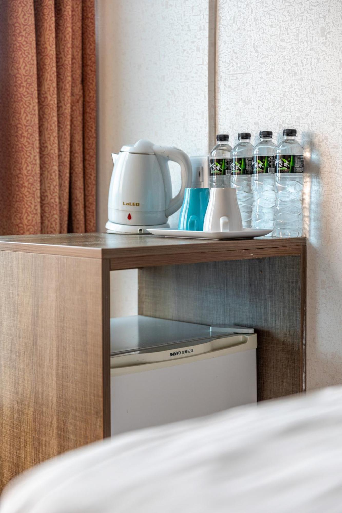 E Lim Hotel Чжунли Экстерьер фото