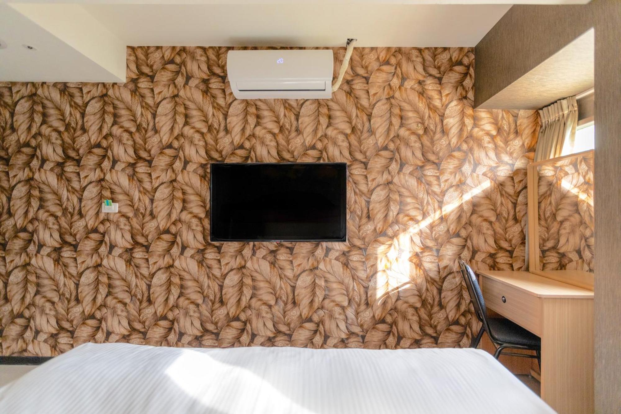 E Lim Hotel Чжунли Экстерьер фото