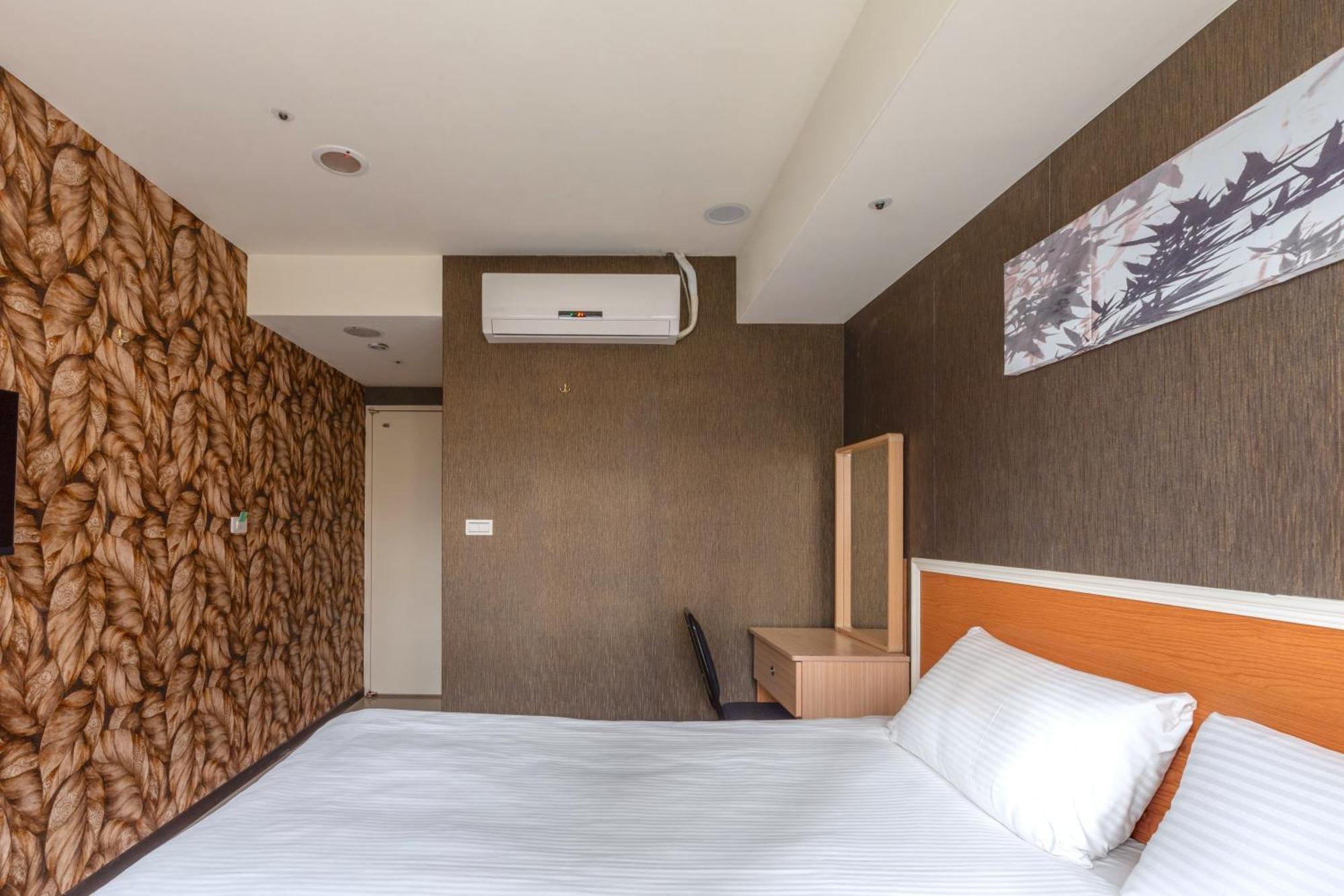 E Lim Hotel Чжунли Экстерьер фото